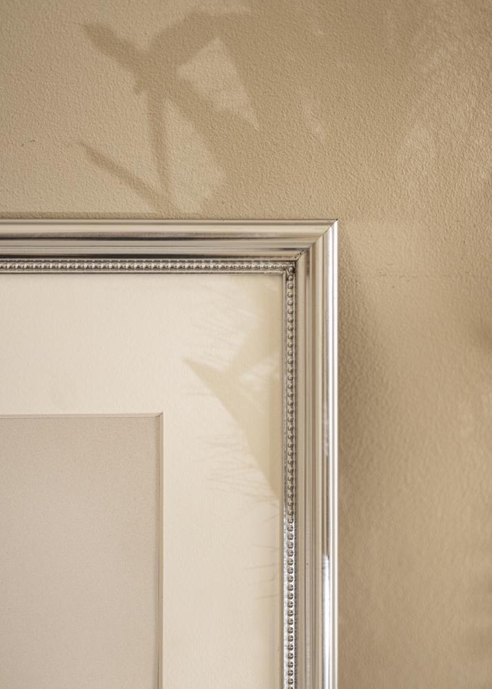 Moldura Gala Prata 50x70 cm - passe-partout Branco 39x60 cm