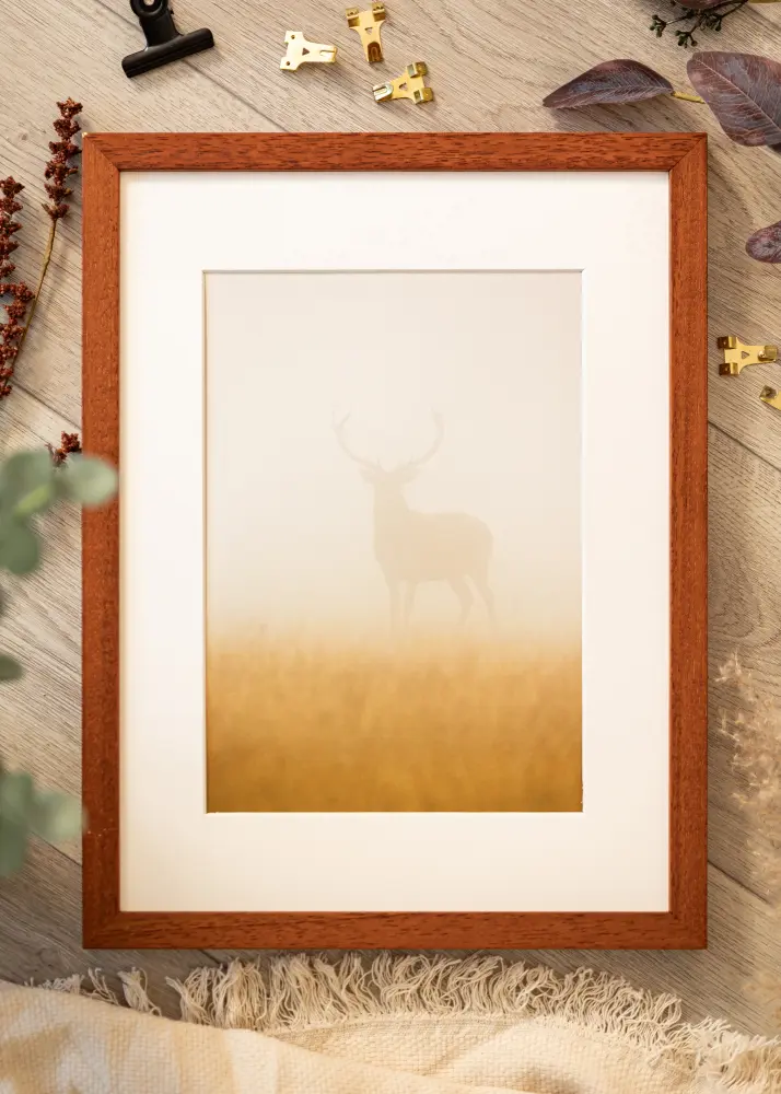 Moldura Hermes Cereja 50x70 cm - passe-partout Branco 42x59,4 cm