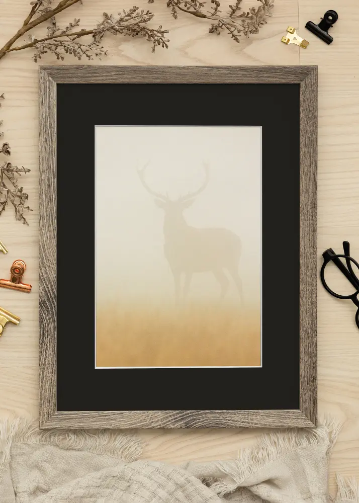 Moldura Fiorito Nogueira 40x60 cm - Passe-partout Preto 32,9x48,3 cm (A3+)