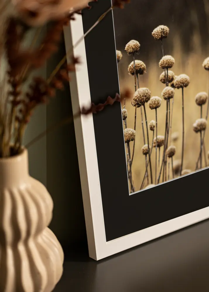 Moldura Selection Branco 18x24 cm - Passe-partout Preto 13x17 cm