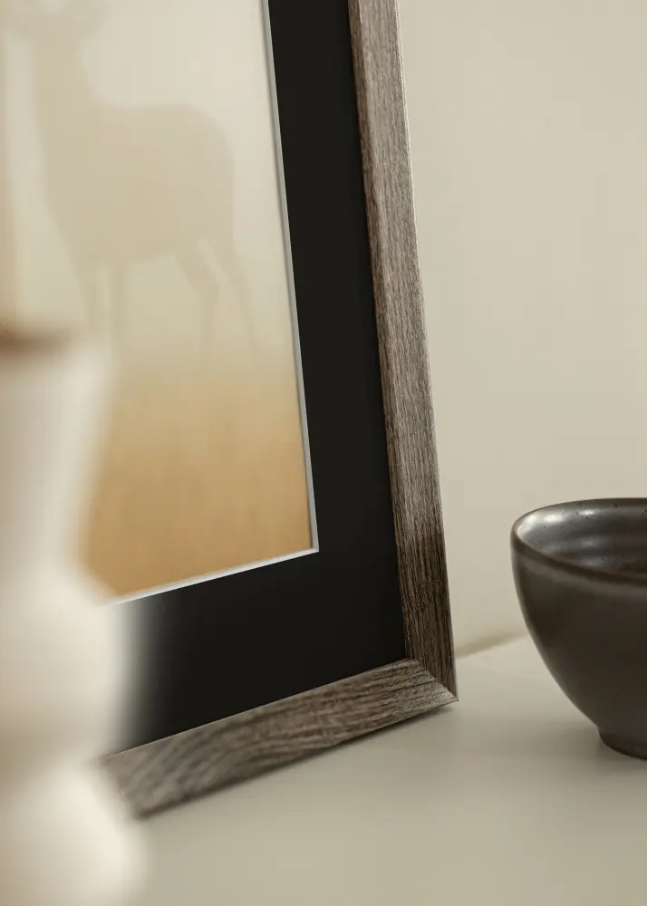 Moldura Fiorito Nogueira 40x60 cm - Passe-partout Preto 32,9x48,3 cm (A3+)