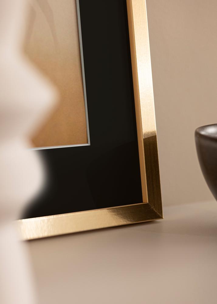 Moldura Trendy Dourado 20x25 cm - Passe-partout Preto 14x18 cm