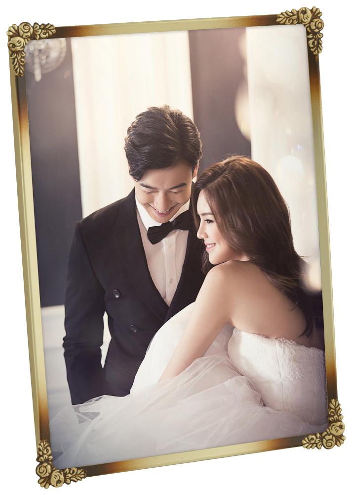 Moldura Rosen Metálico Dourado 15x20 cm