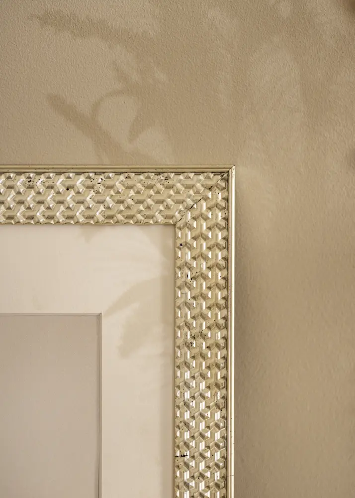 Moldura Grace Prateado 70x100 cm - Passe-partout Branco 59,4x84 cm (A1)