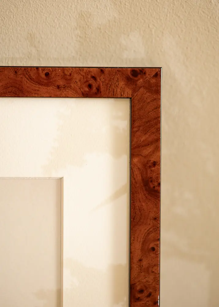 Moldura Hermes Vidro acrílico Burr Walnut 56x71 cm