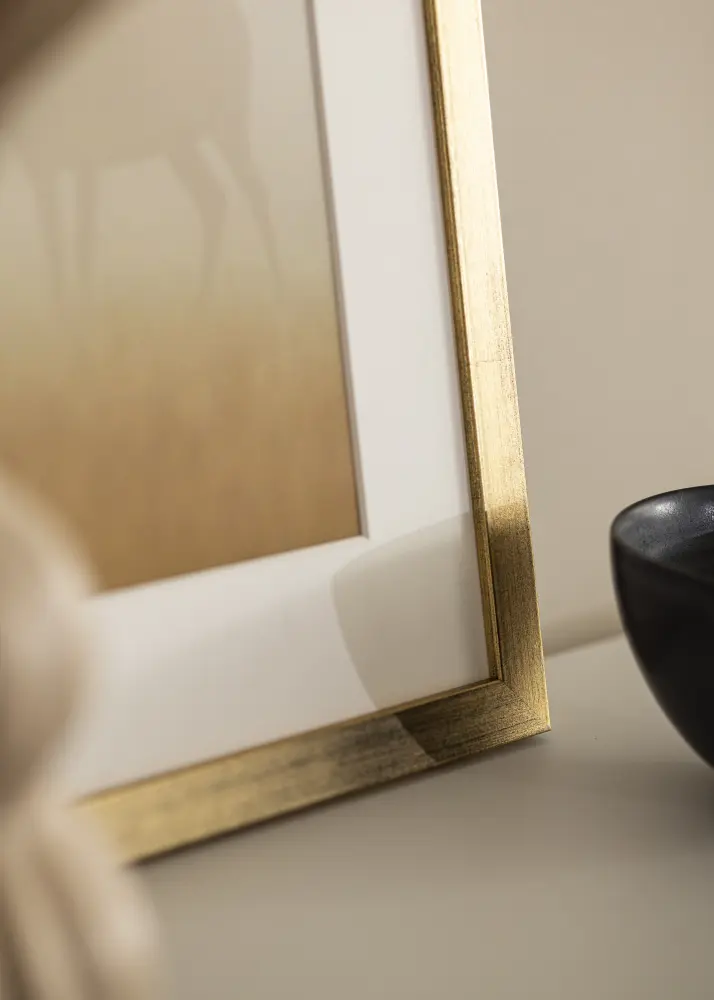 Moldura Stilren Dourado 42x59,4 cm (A2) - Passe-partout Branco 25x38 cm