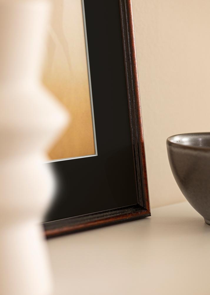 Moldura Horndal Nogueira 24x30 cm - Passe-partout Preto 18x24 cm