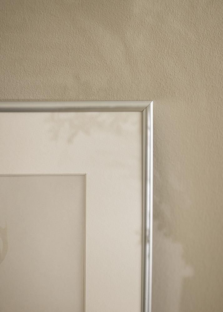 Moldura Victoria Prateado 40x50 cm - Passe-partout Branco 28x35 cm