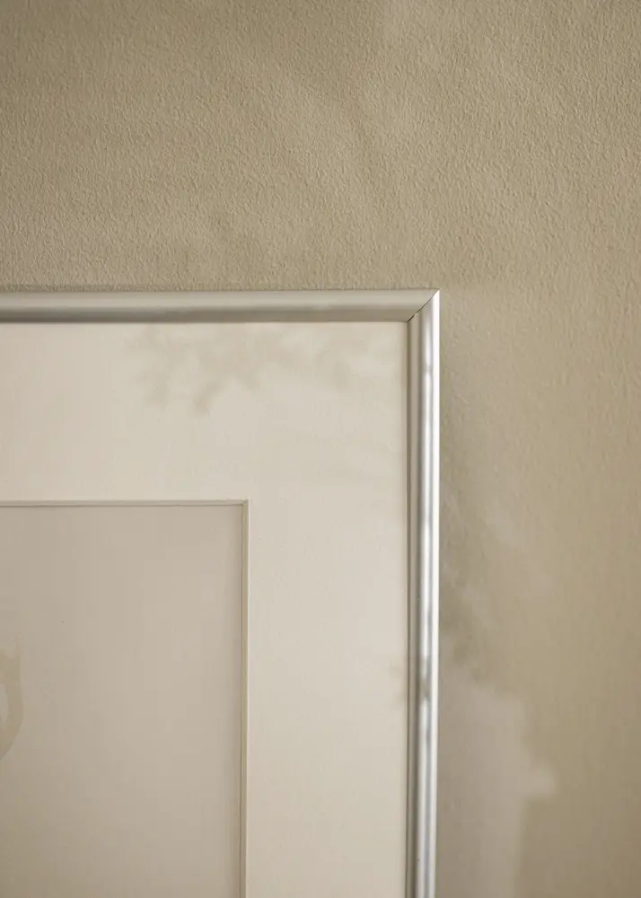 Moldura Victoria Prateado 70x100 cm - Passe-partout Branco 60x90 cm