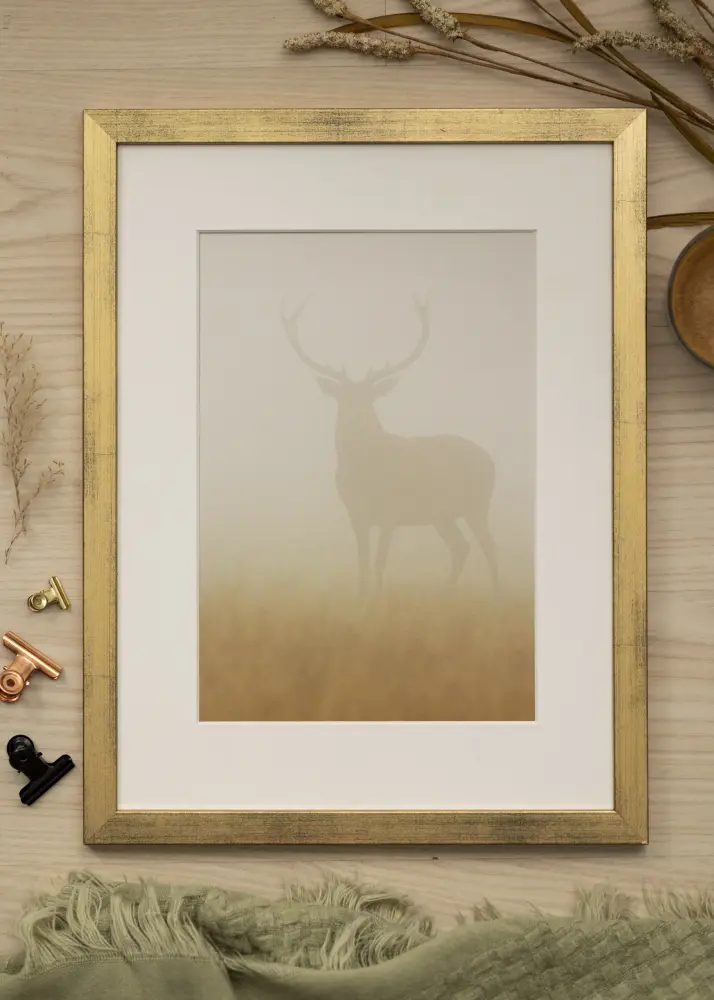 Moldura Stilren Dourado 42x59,4 cm (A2) - Passe-partout Branco 25x38 cm
