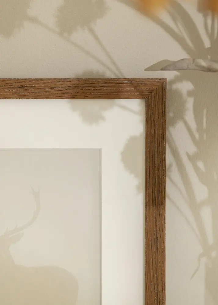 Moldura Fiorito Carvalho-escuro 42x59,4 cm (A2) - Passe-partout Branco 25x38 cm