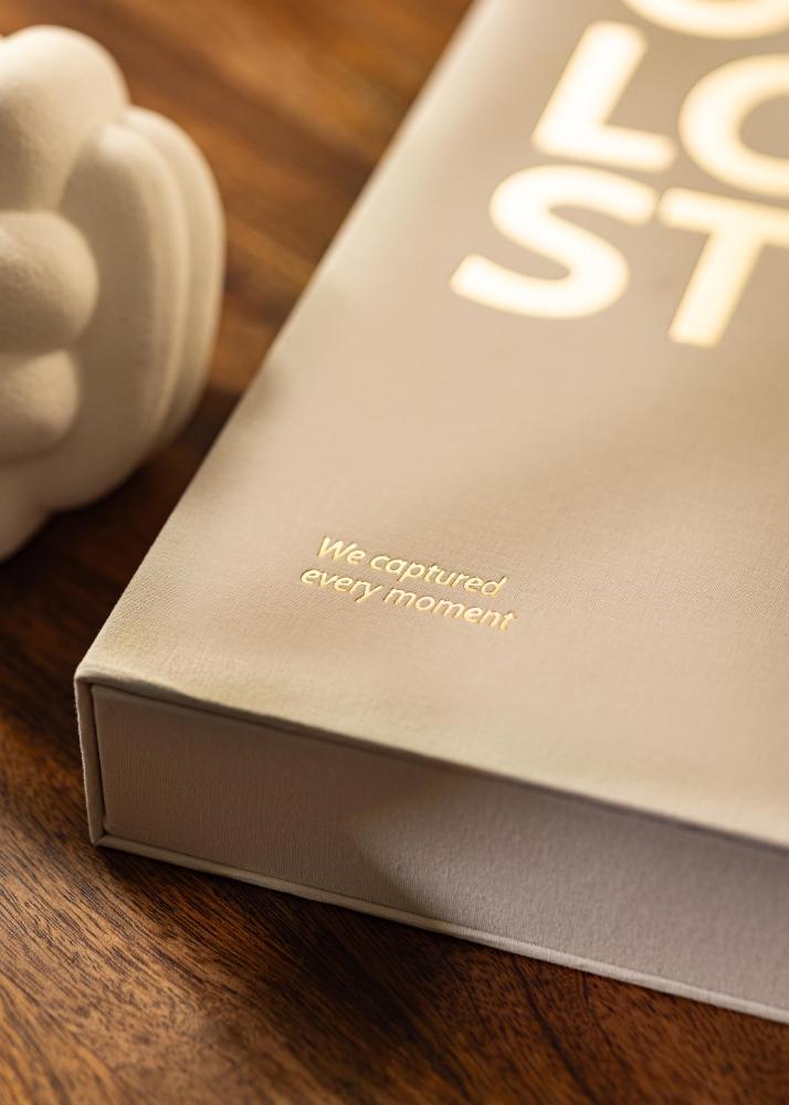 KAILA OUR LOVE story Creme - Coffee Table Photo Álbum (60 Preto Páginas)