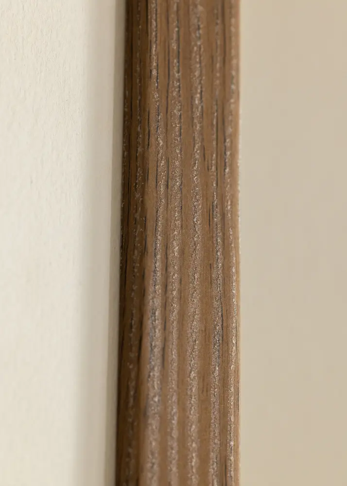 Moldura Fiorito Carvalho-escuro 42x59,4 cm (A2) - Passe-partout Branco 25x38 cm