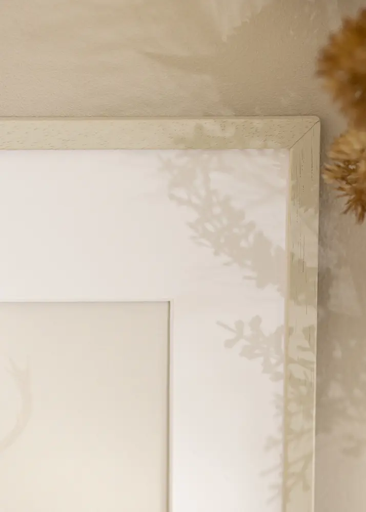 Moldura Edsbyn Sand 42x59,4 cm (A2) - Passe-partout Branco 25x38 cm