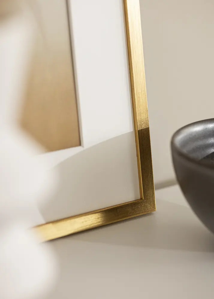Moldura Edsbyn Dourado 40x50 cm - Passe-partout Branco 29,7x42 cm (A3)