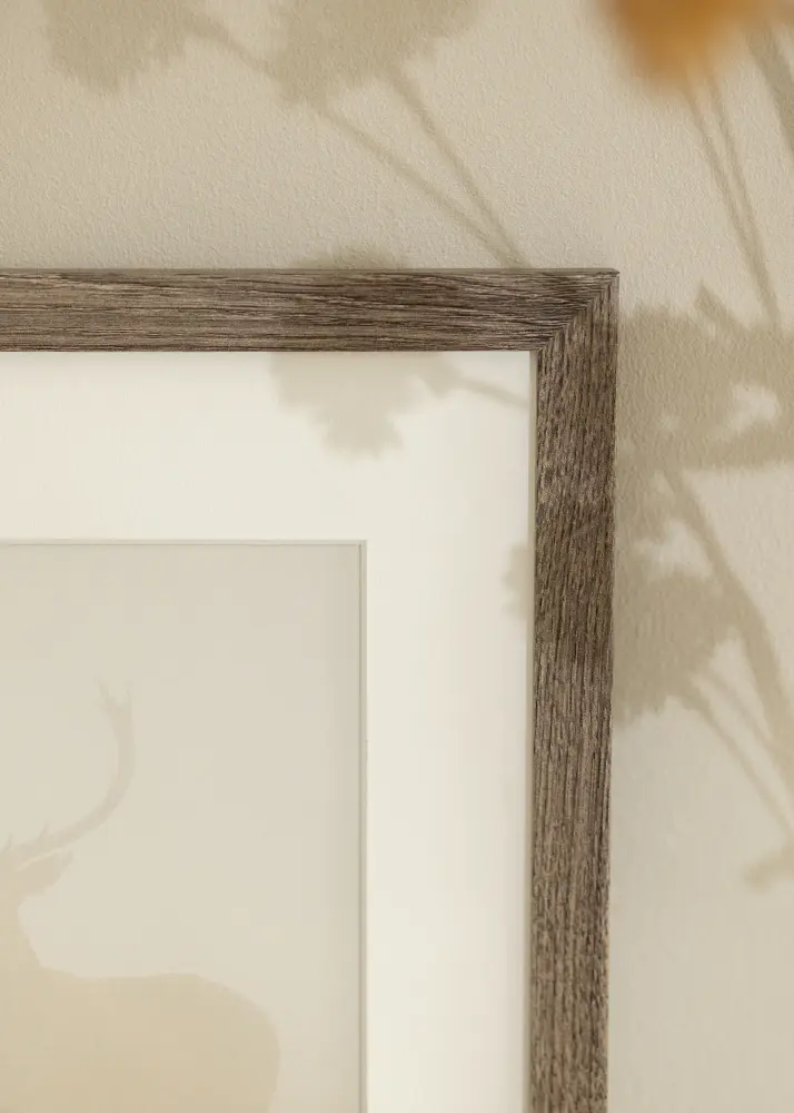 Moldura Fiorito Nogueira 50x70 cm - Passe-partout Branco 42x59,4 cm (A2)