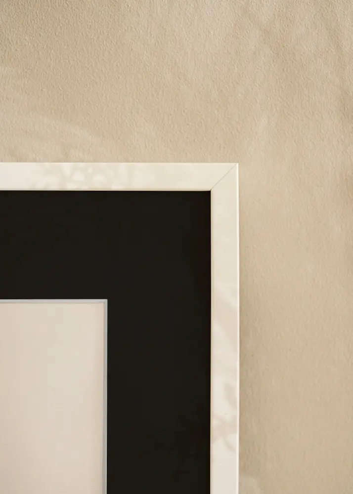 Moldura E-Line Branco 70x100 cm - Passe-partout Preto 59,4x84 cm (A1)