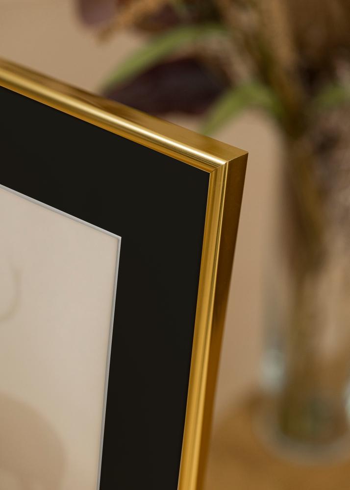 Moldura Victoria Dourado 30x40 cm - Passe-partout Preto 20x28 cm