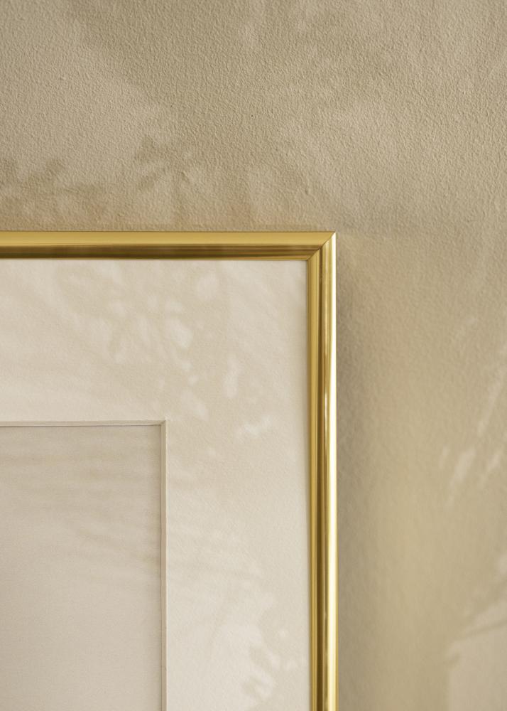 Moldura Visby Brilhante Dourado 30x40 cm - Passe-partout Branco 21x29,7 cm (A4)