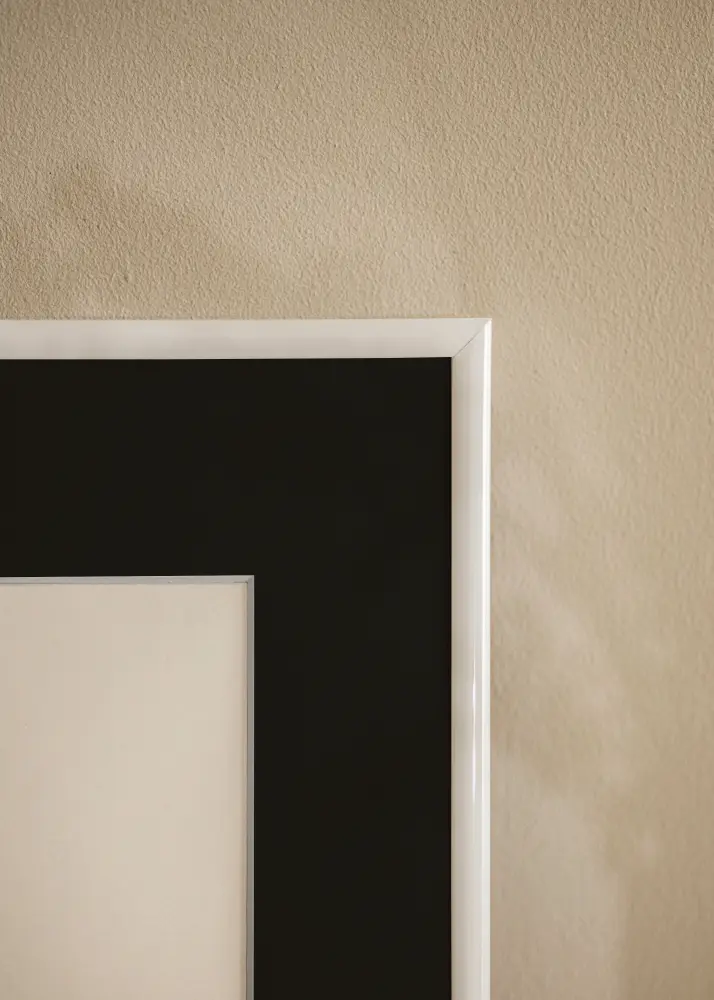 Moldura Victoria Branco 40x50 cm - Passe-partout Preto 28x35 cm