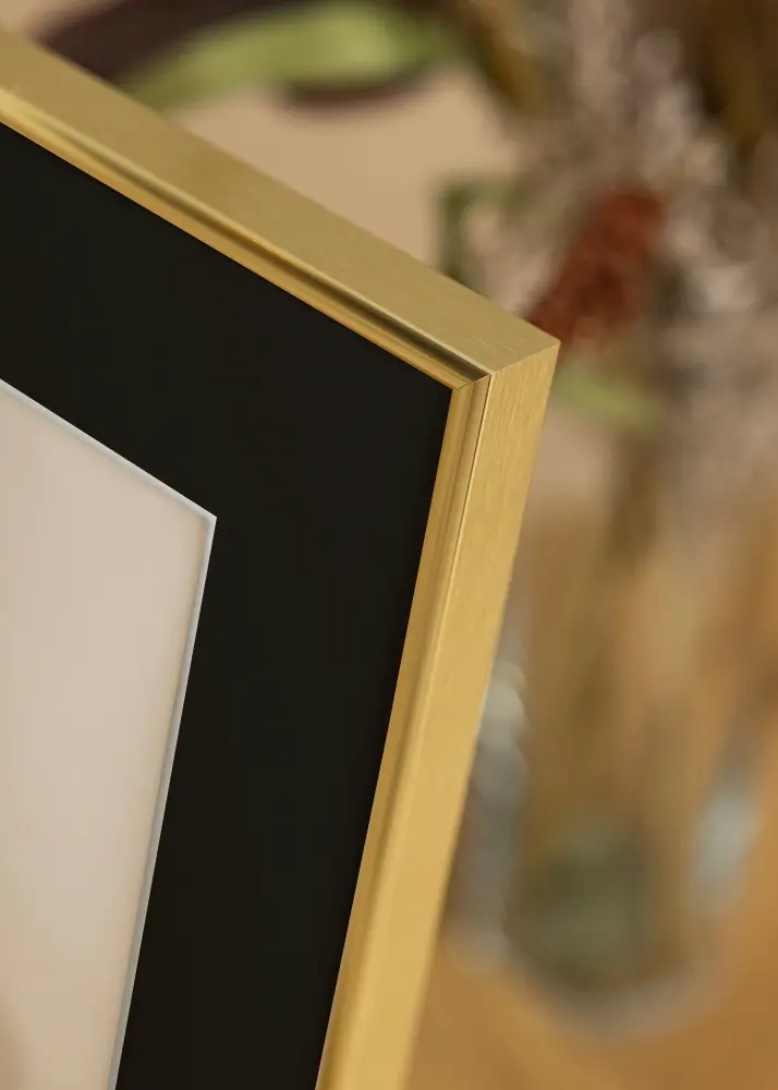 Moldura Visby Brilhante Dourado 70x100 cm - Passe-partout Preto 62x85 cm