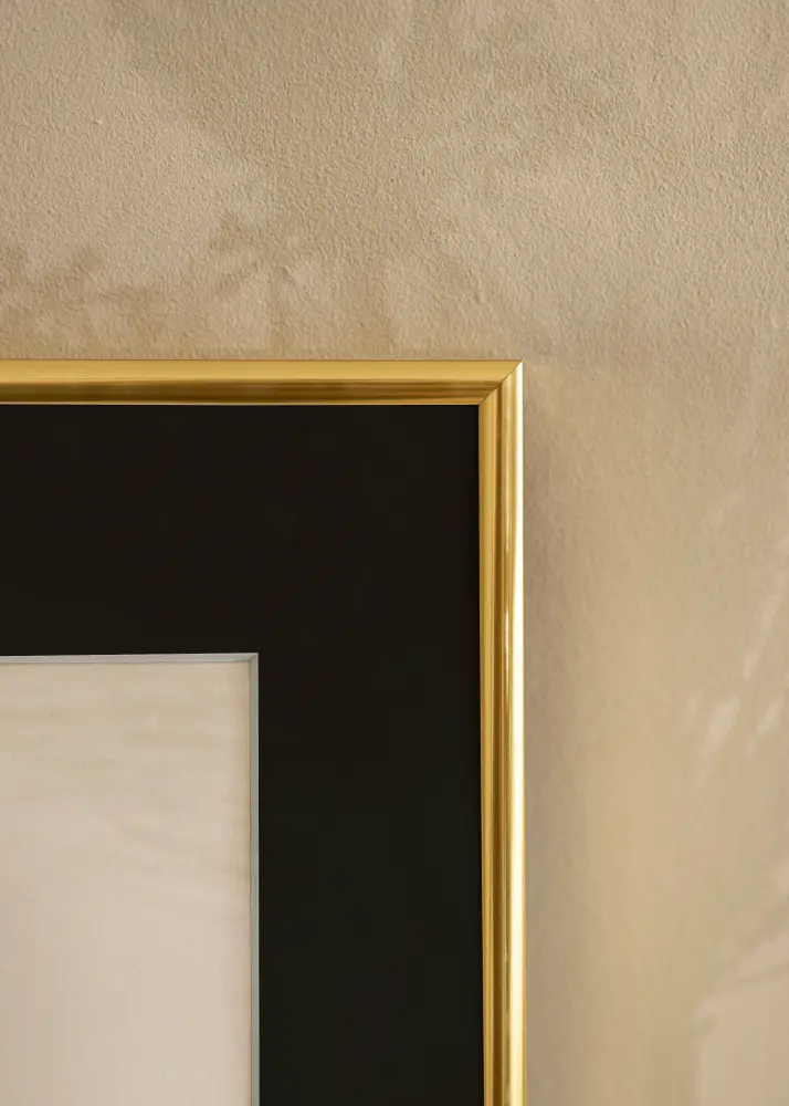 Moldura Visby Brilhante Dourado 70x100 cm - Passe-partout Preto 62x85 cm