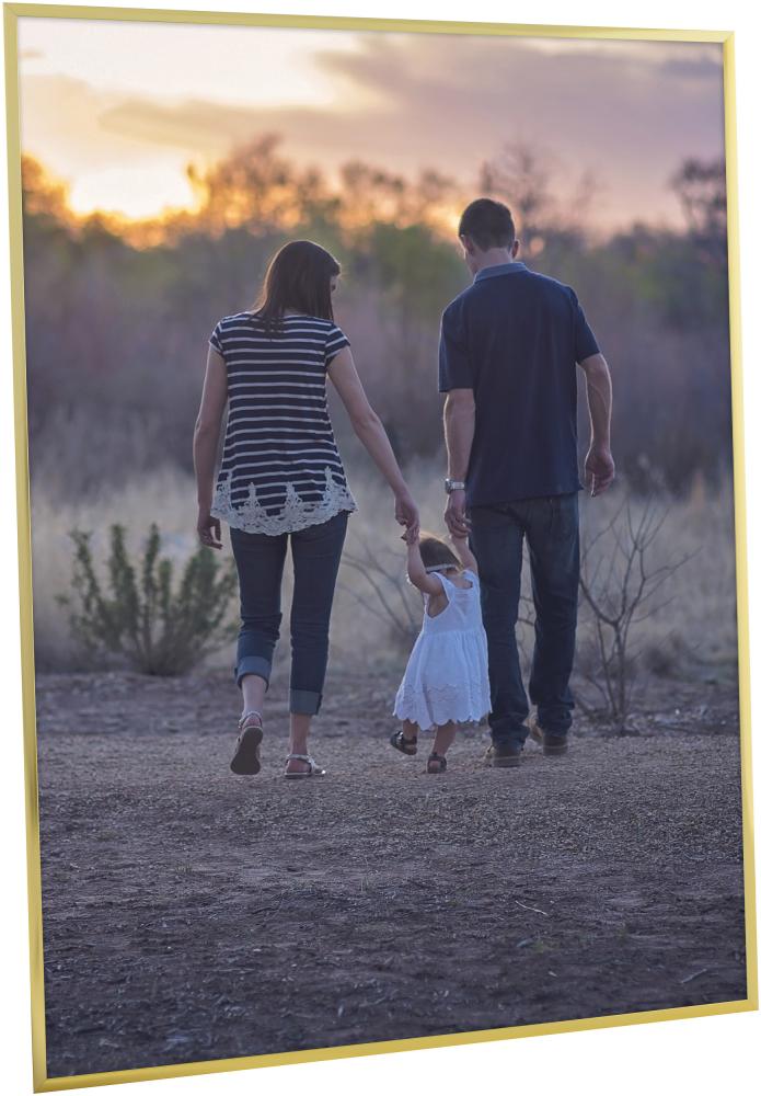 Moldura Póster Frame Aluminum Gold 70x100 cm - Passe-partout Preto 59,4x84 cm