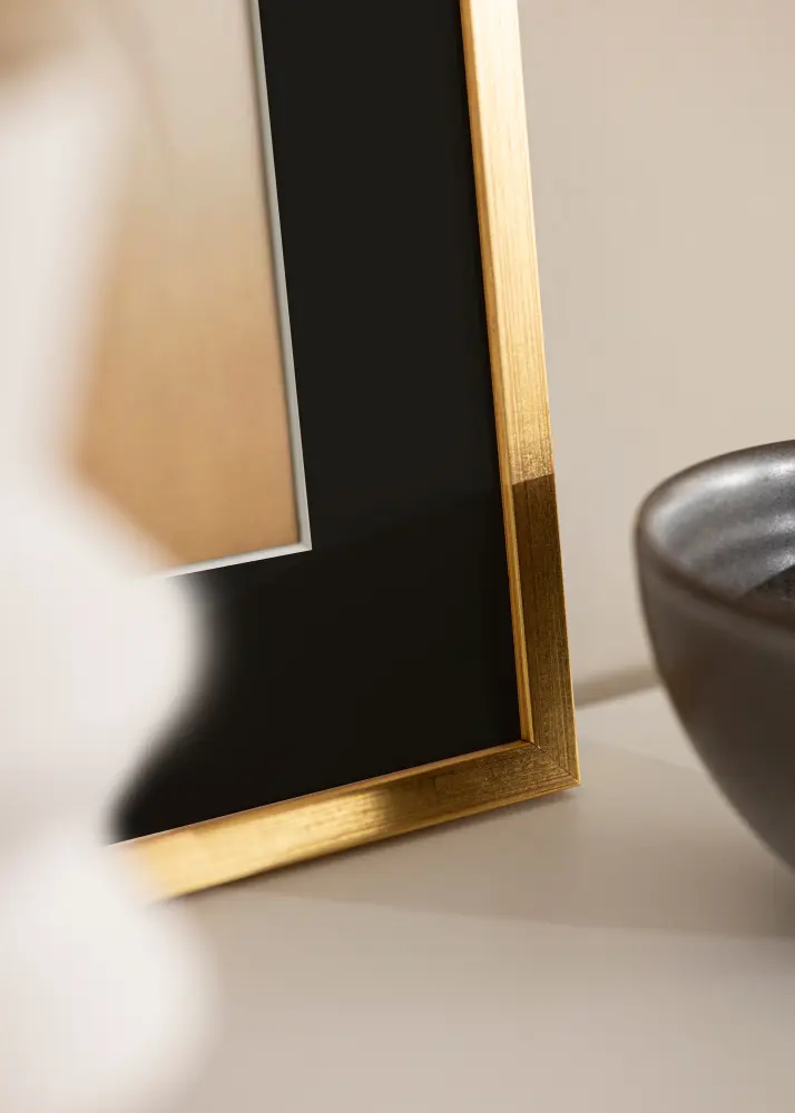 Moldura Edsbyn Dourado 40x50 cm - Passe-partout Preto 29,7x42 cm (A3)