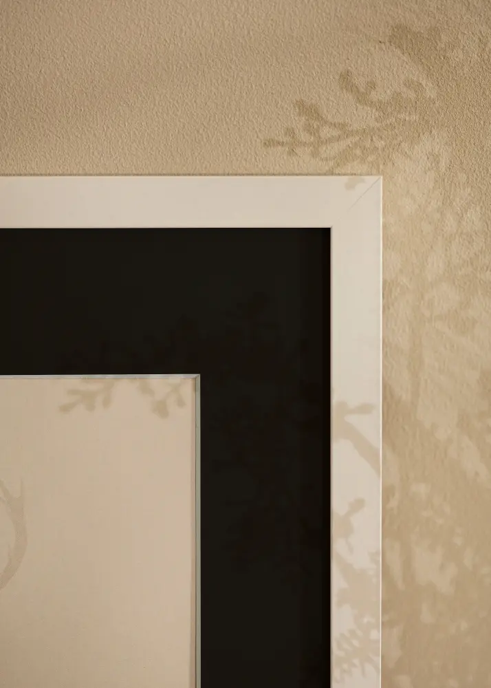 Moldura Selection Branco 18x24 cm - Passe-partout Preto 13x17 cm