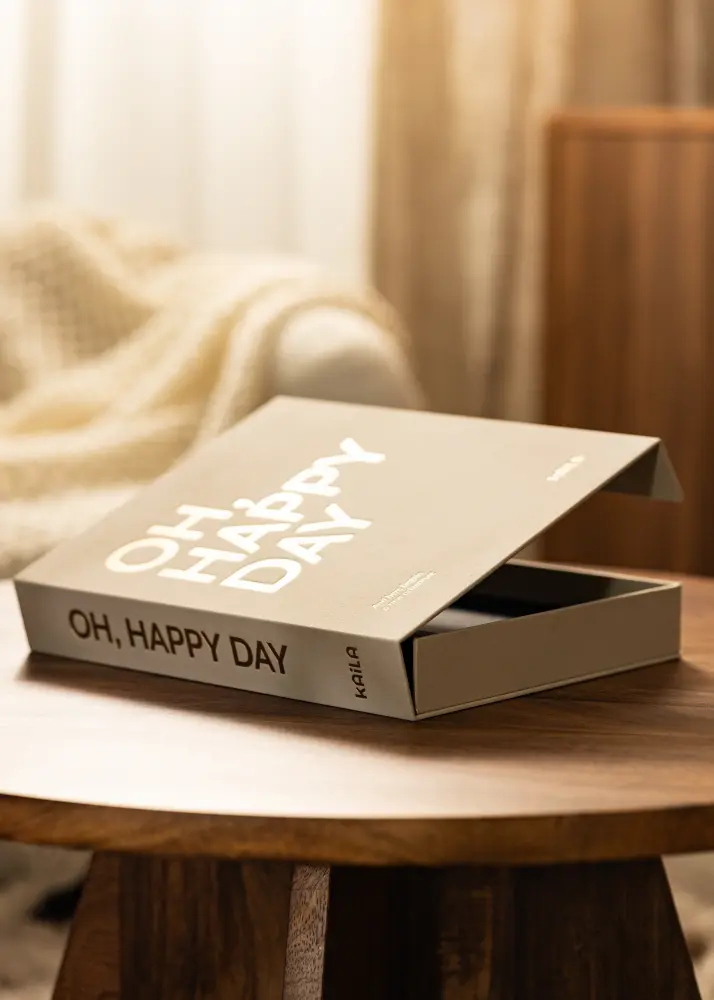 KAILA OH HAPPY DAY Creme - Coffee Table Photo Álbum (60 Preto Páginas)