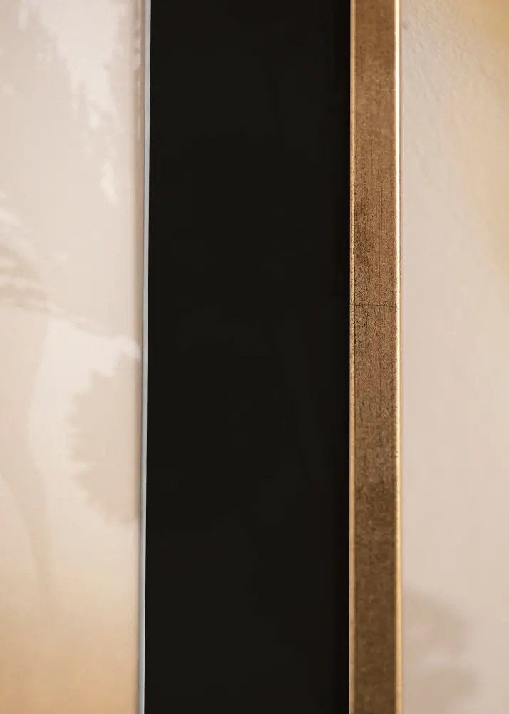 Moldura Galant Dourado 50x70 cm - Passe-partout Preto 42x59,4 cm (A2)