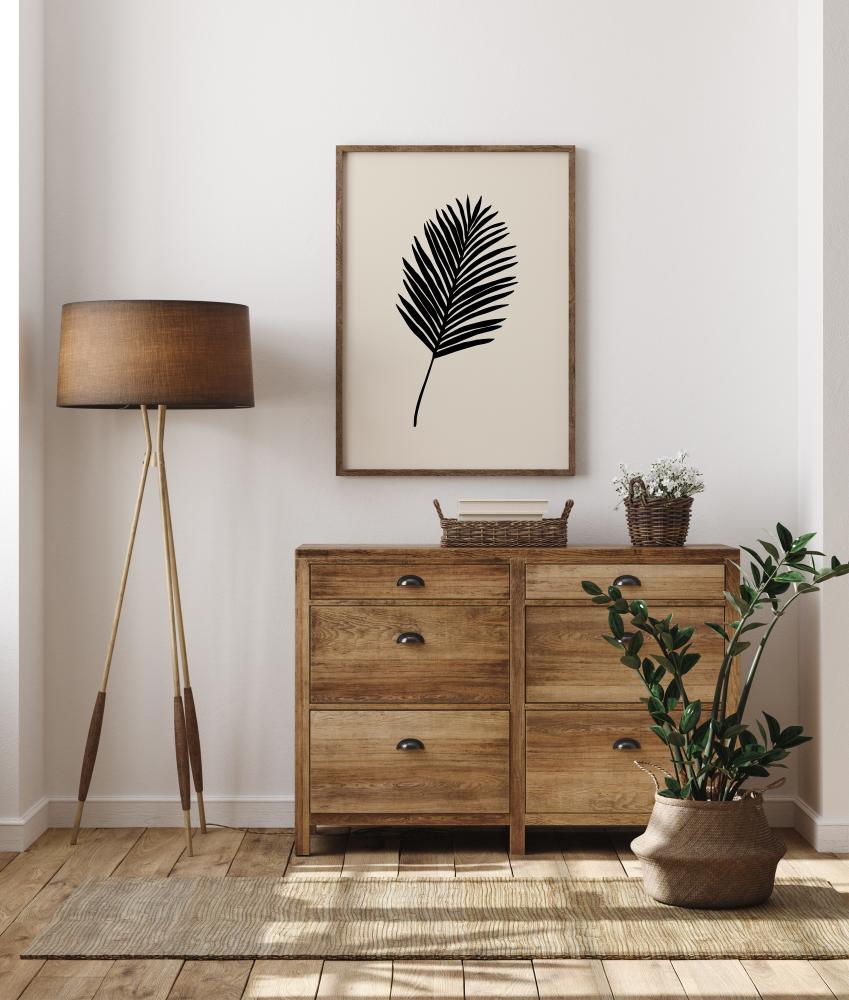 Cartaz sobre a palma da mão negra