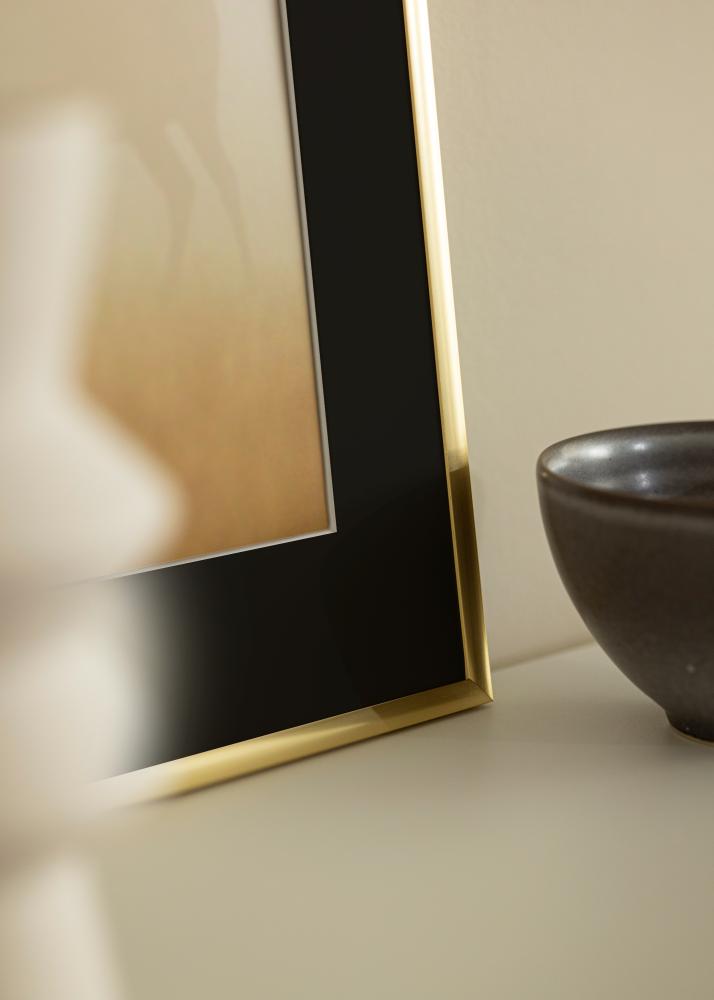 Moldura New Lifestyle Dourado 30x40 cm - Passe-partout Preto 8x12 inches