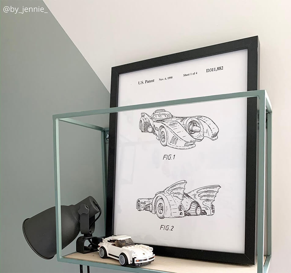Barnrumsinredning - Modellbil och poster med patentritning batmobile